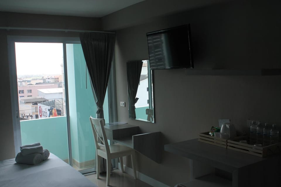 Desk, rollaway beds (surcharge), WiFi (free)