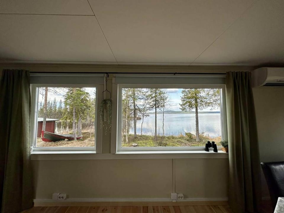 House, 1 Bedroom, Fireplace, Lake View | Interior