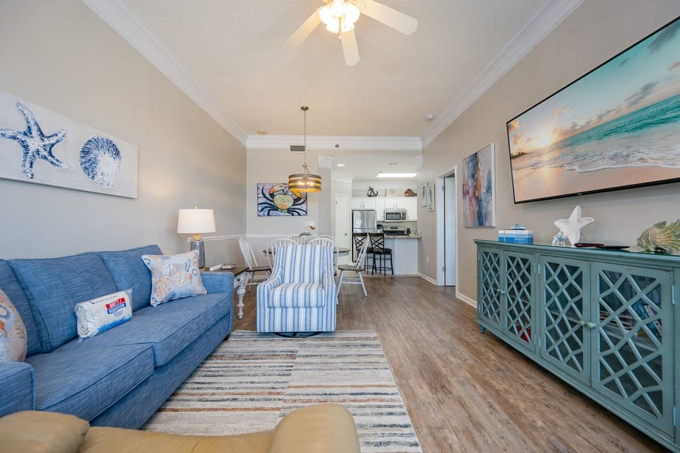 Condo, 2 Bedrooms | Living area