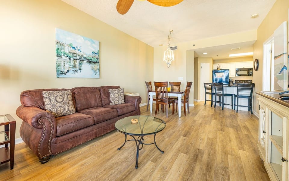 Condo, 2 Bedrooms | Living area