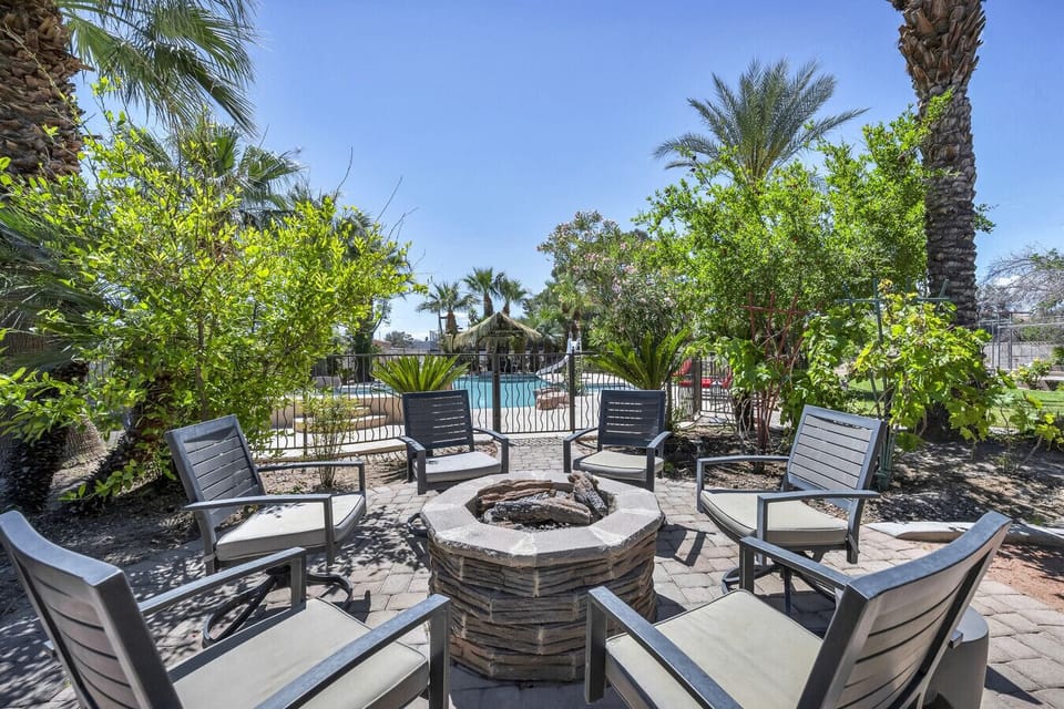 Turn on the natural gas fire pit, gather around for stories, s’mores, and cozy conversations on cool desert nights.