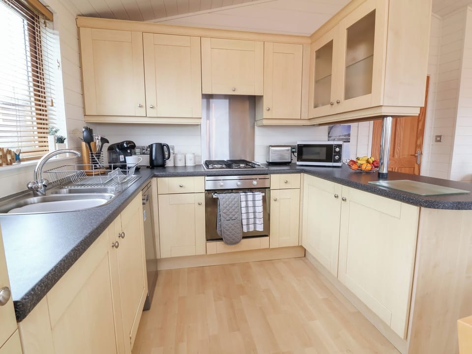 Dishwasher, cookware/dishes/utensils