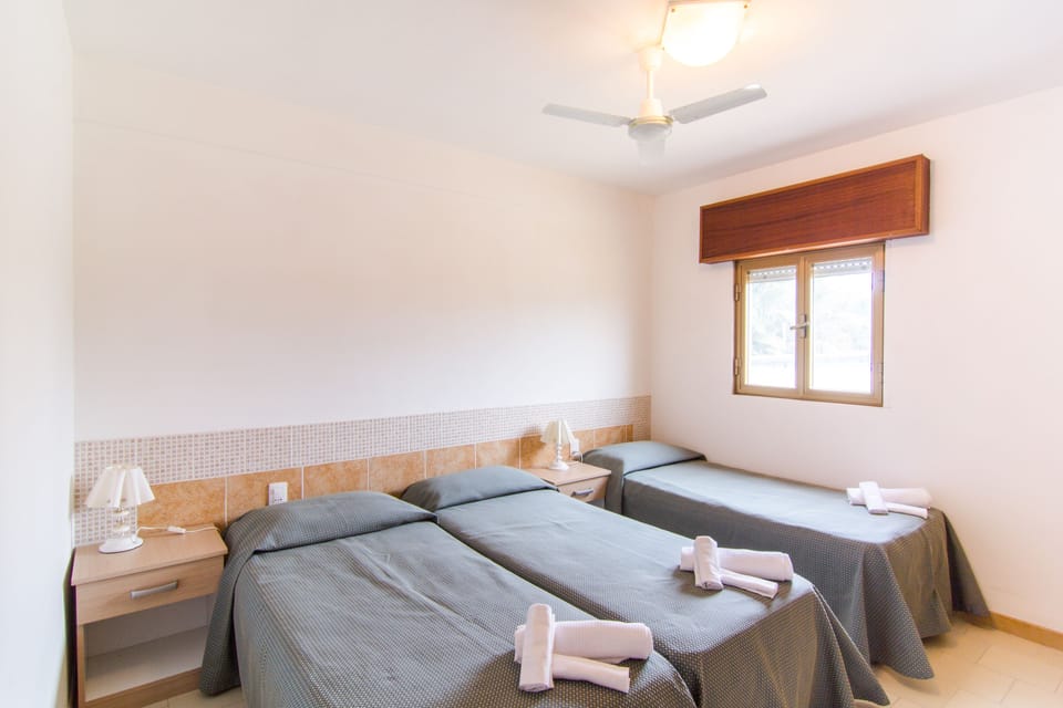 Quadruple Room | In-room safe, cribs/infant beds, rollaway beds, WiFi