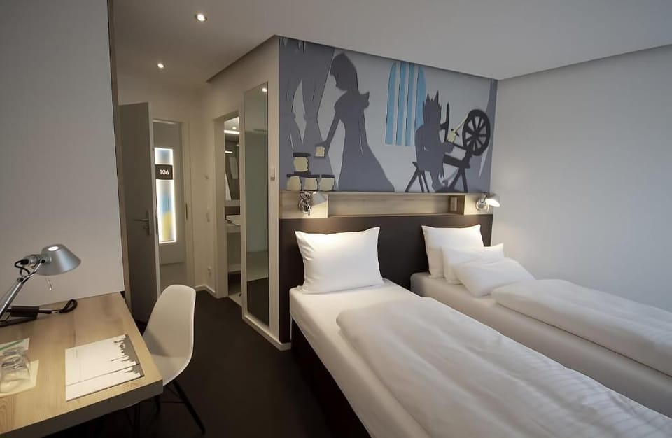 Twin Room | In-room safe, desk, soundproofing, iron/ironing board