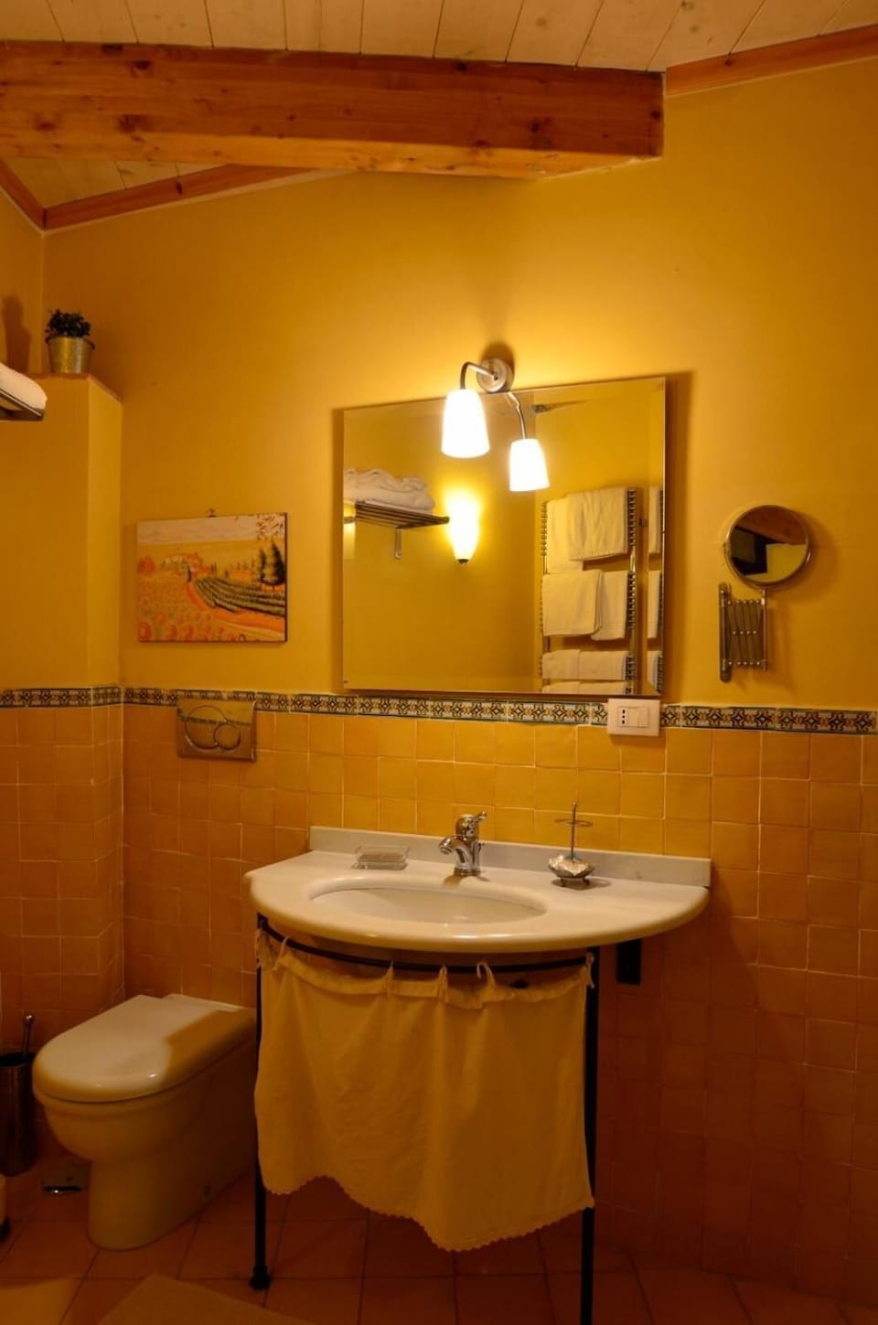 Shower, rainfall showerhead, free toiletries, hair dryer