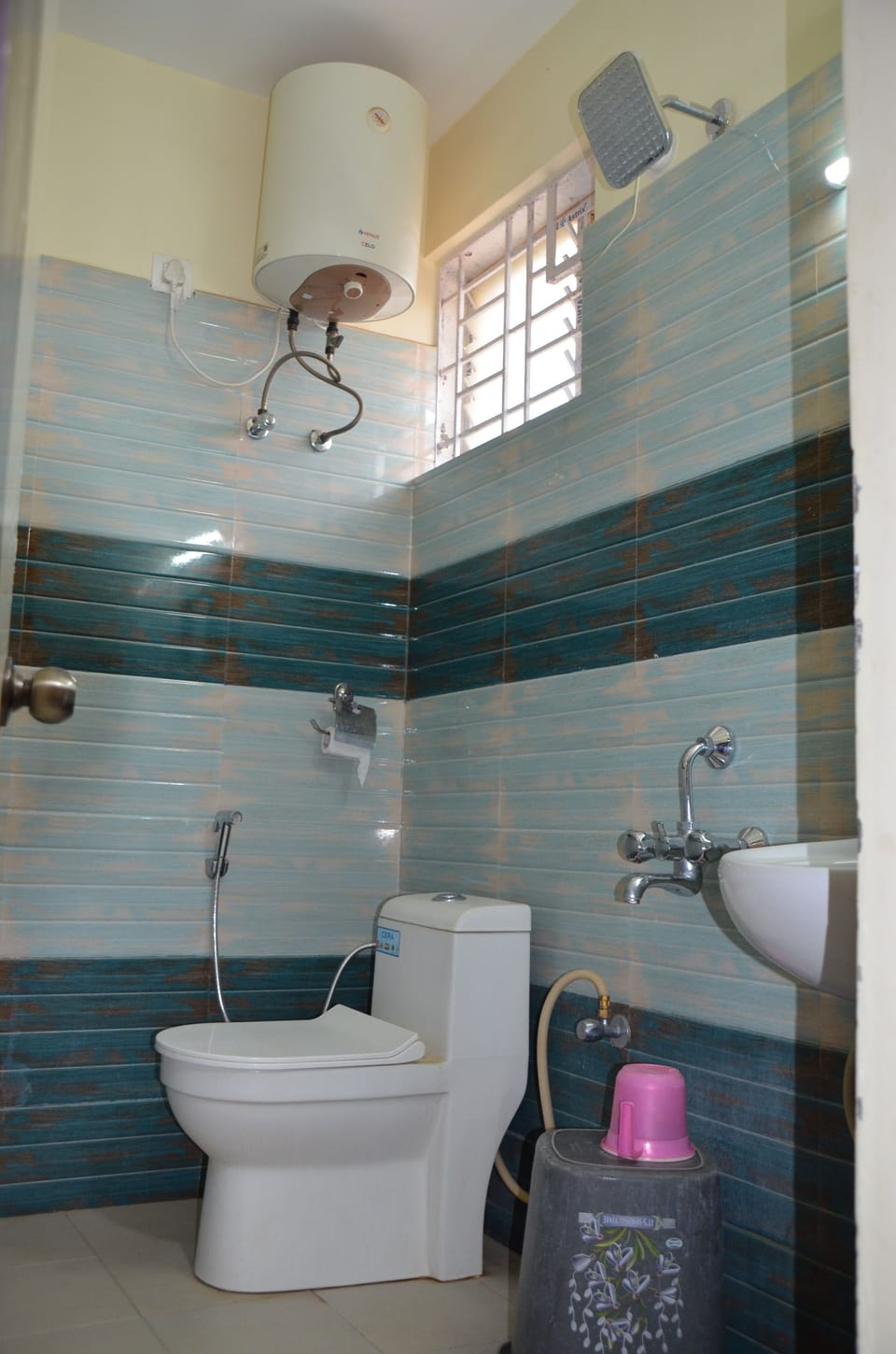 Shower, bidet, towels, soap