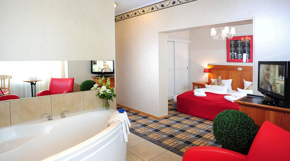Standard Double Room, 1 Bedroom | Bathroom | Shower, free toiletries, hair dryer, bathrobes