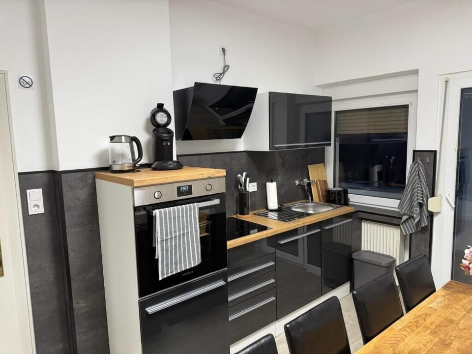 Apartment, 3 Bedrooms, Balcony | Private kitchen