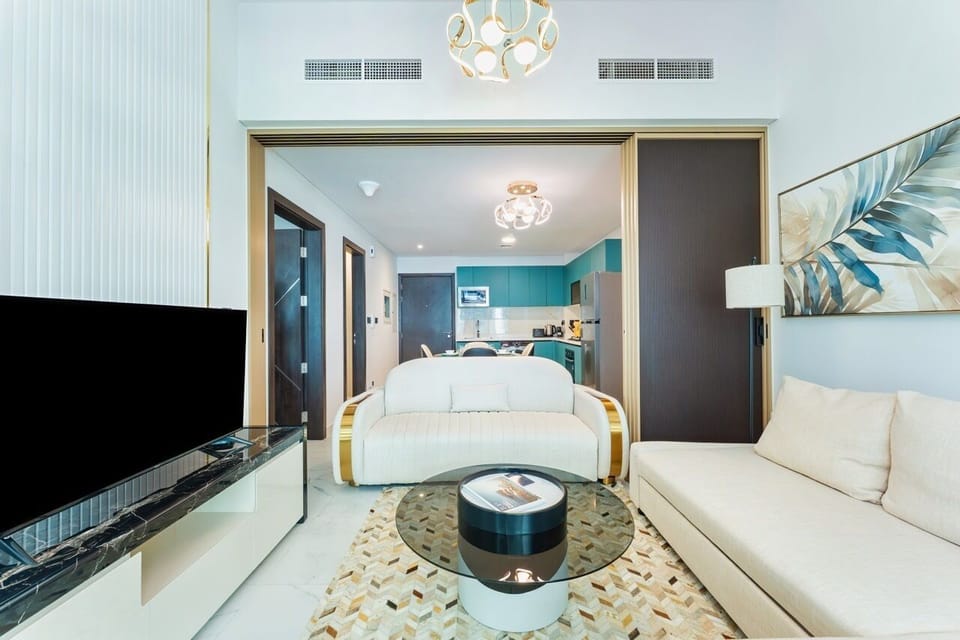Luxury Apartment, 1 King Bed, Non Smoking, City View | Living area | 40-inch Smart TV with digital channels