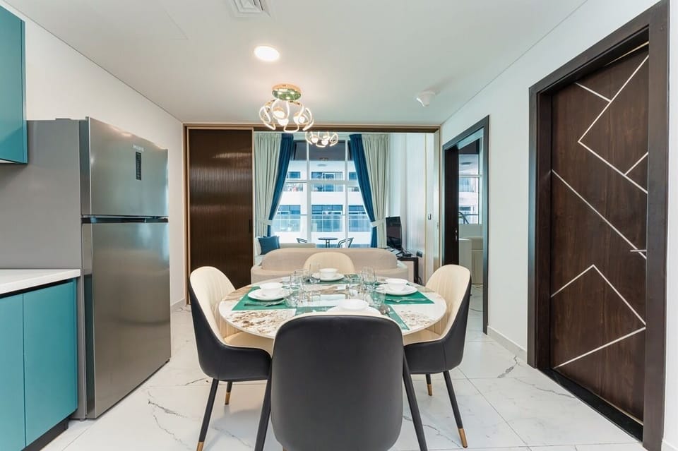 Luxury Apartment, 1 King Bed, Non Smoking, City View | Interior