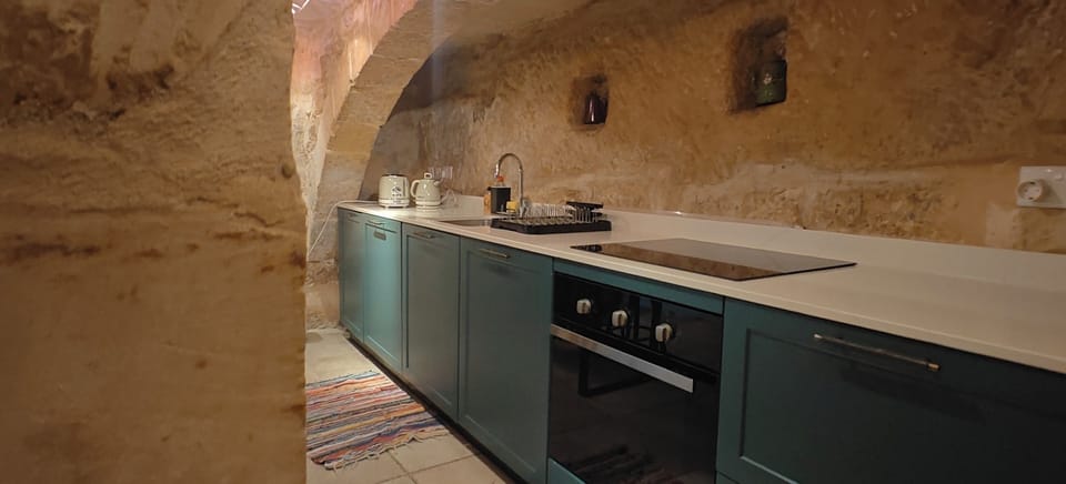 Apartment, City View | Private kitchen | Toaster