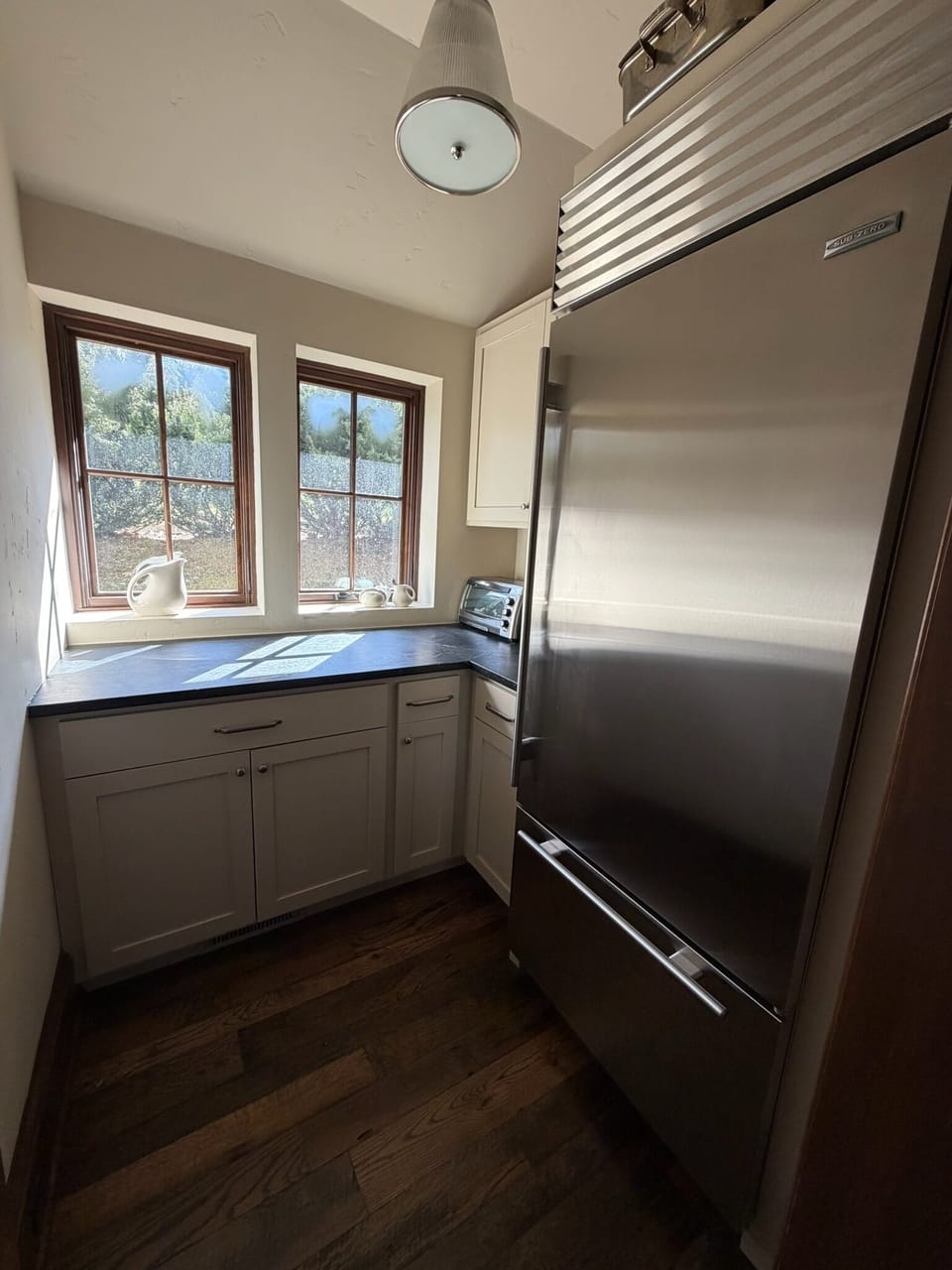 Kitchenette - includes an additional fridge, toaster oven and coffee machine 