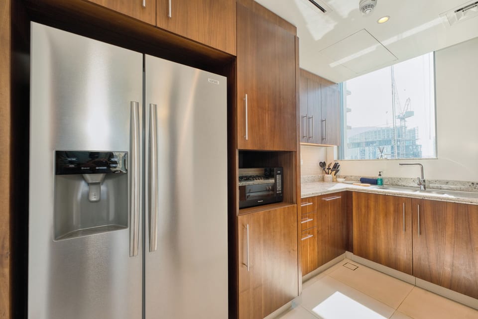 Superior Apartment, 2 Bedrooms, Non Smoking, City View | Private kitchen | Fridge, microwave, oven, stovetop