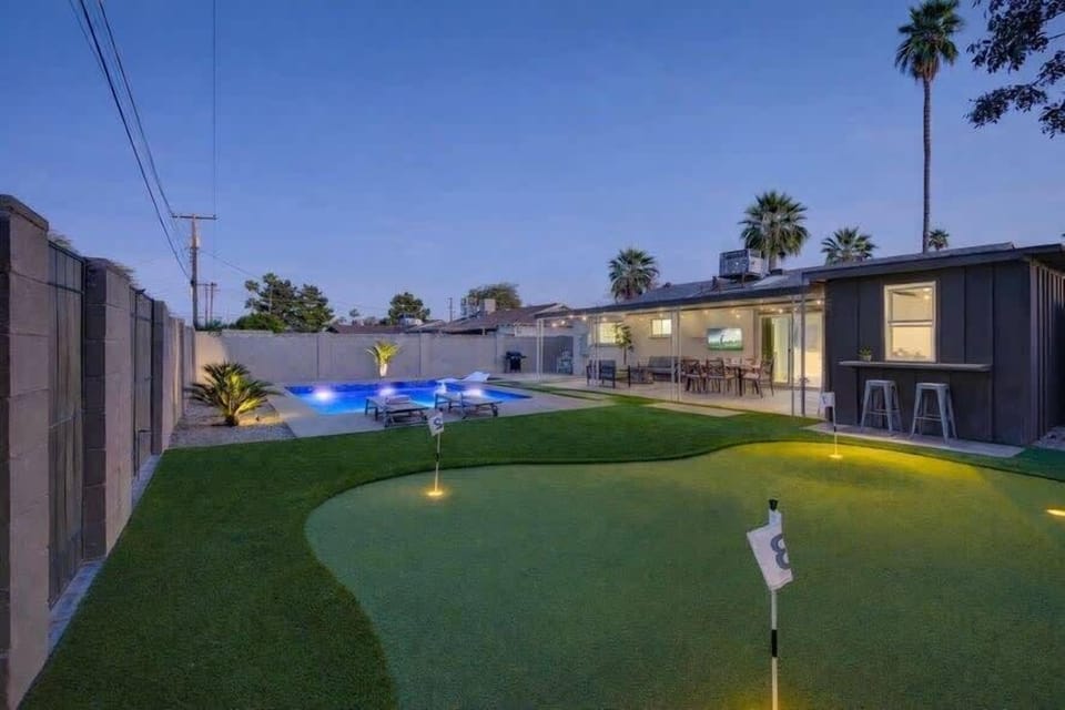 Professional four hole putting green