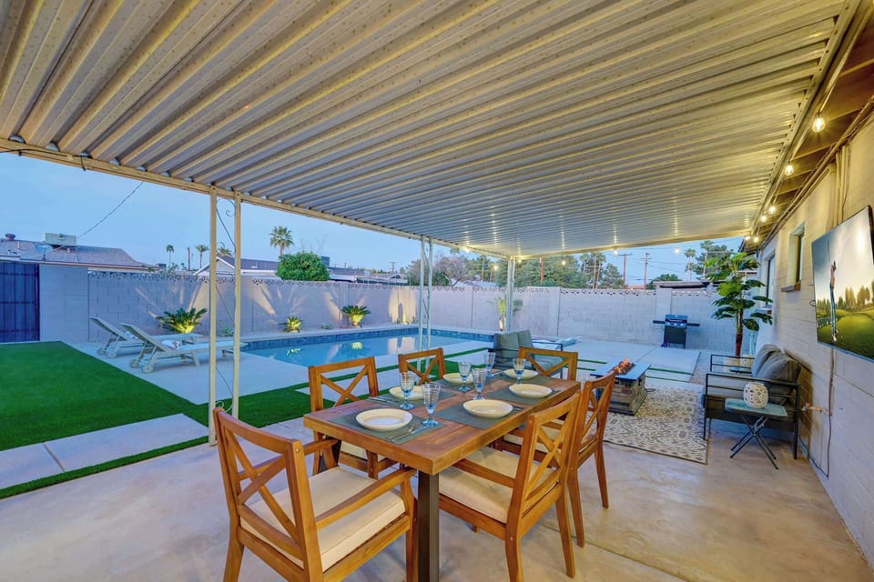 Resort-Style Covered Patio with Outdoor Dining, Firepit & TV
