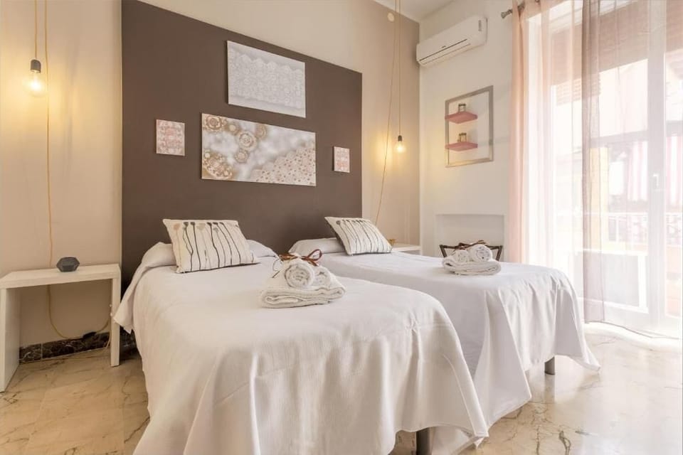 Double Room | In-room safe, desk, soundproofing, free WiFi