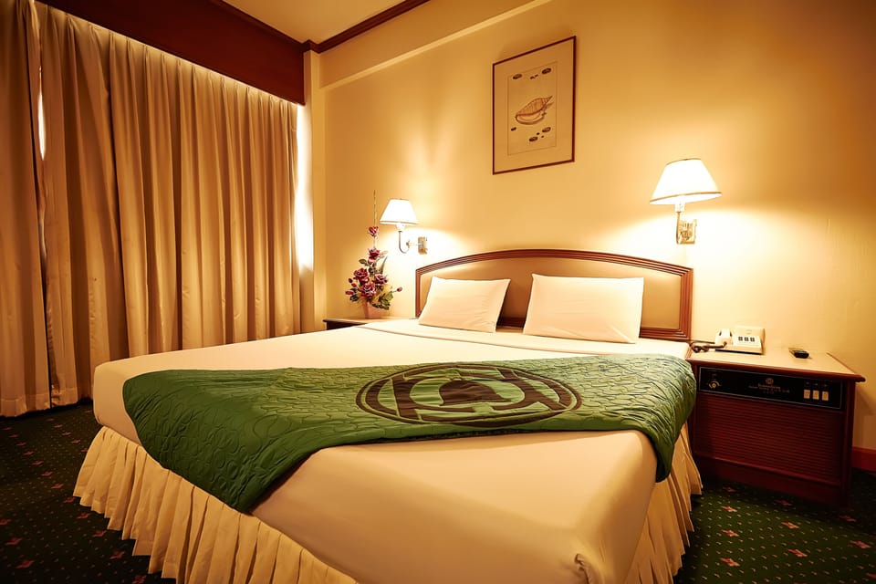 Deluxe Double Room | In-room safe, desk, soundproofing, WiFi (free)