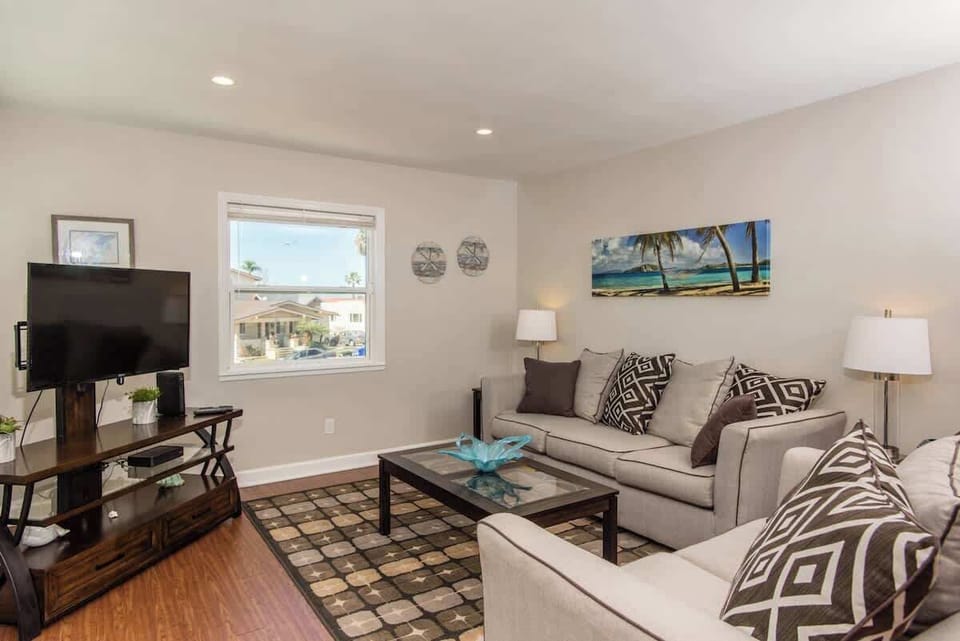 Kick back on the couch and enjoy our over 200+ cable channels. 