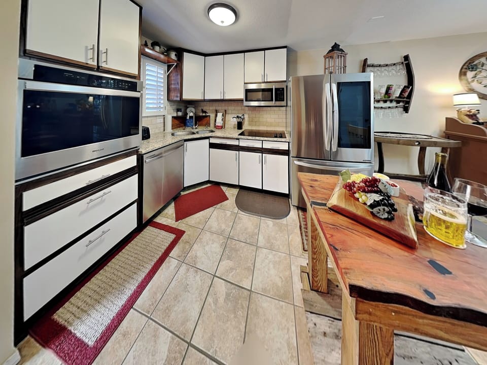 Condo (2 Bedrooms) | Property amenity
