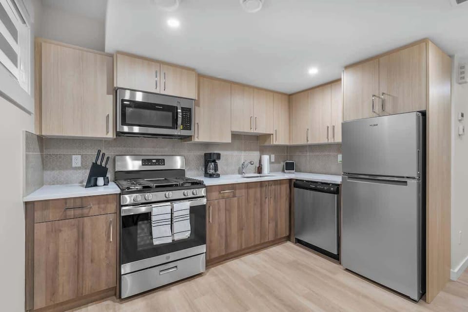 Fully equipped kitchen with everything you need for easy, at home cooking.
