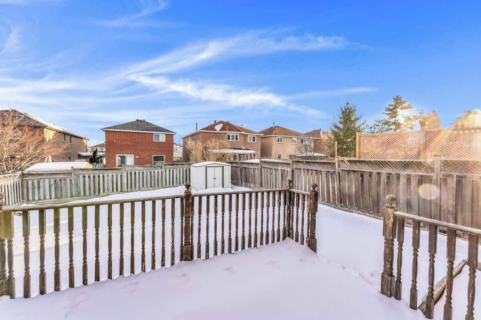 Quiet family home in a peaceful Richmond Hill neighborhood