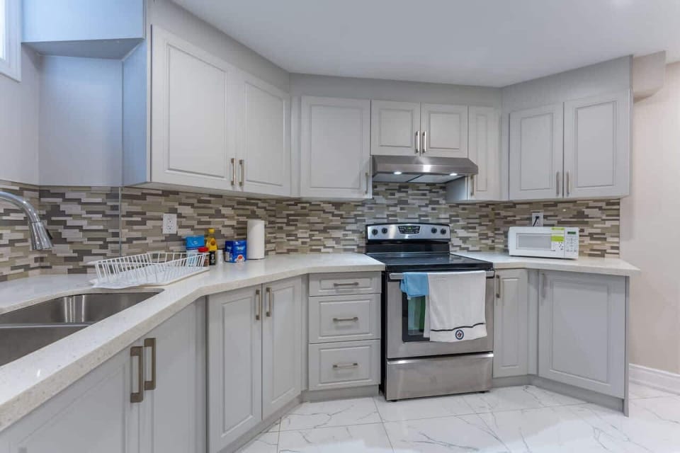 Fully equipped Kitchen with lots of storage