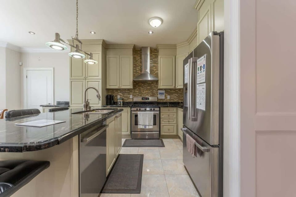 Fully equipped Kitchen with lots of storage