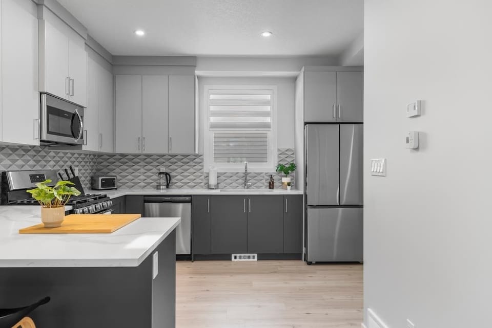 Fully equipped kitchen with everything you need for easy home cooked meals.