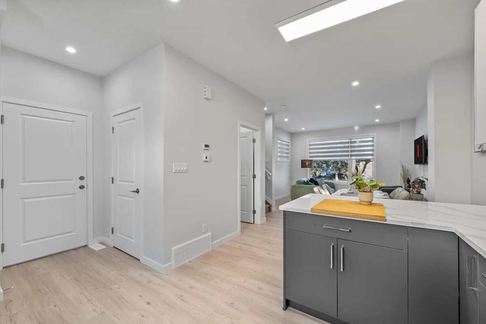Fully equipped kitchen with everything you need for easy home cooked meals.