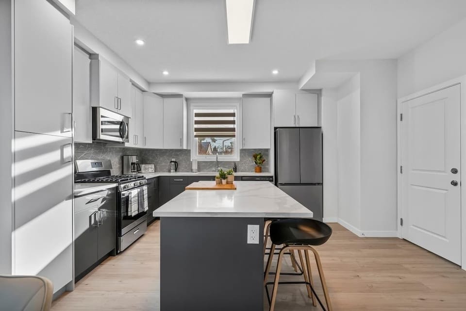 Fully equipped kitchen with everything you need for easy home cooked meals.