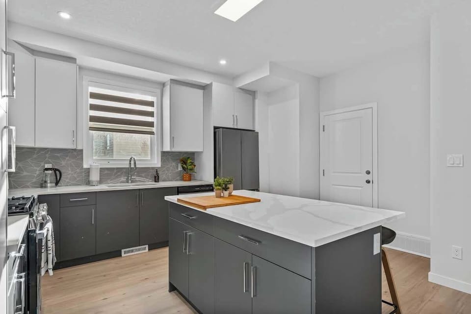 Fully equipped kitchen with everything you need for easy home cooked meals.