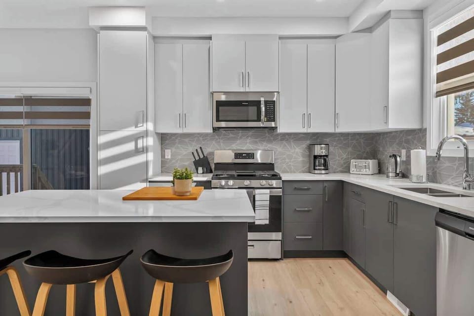 Fully equipped kitchen with everything you need for easy home cooked meals.