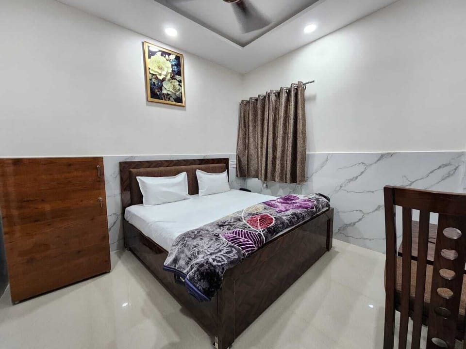 Single Room | Iron/ironing board, free WiFi