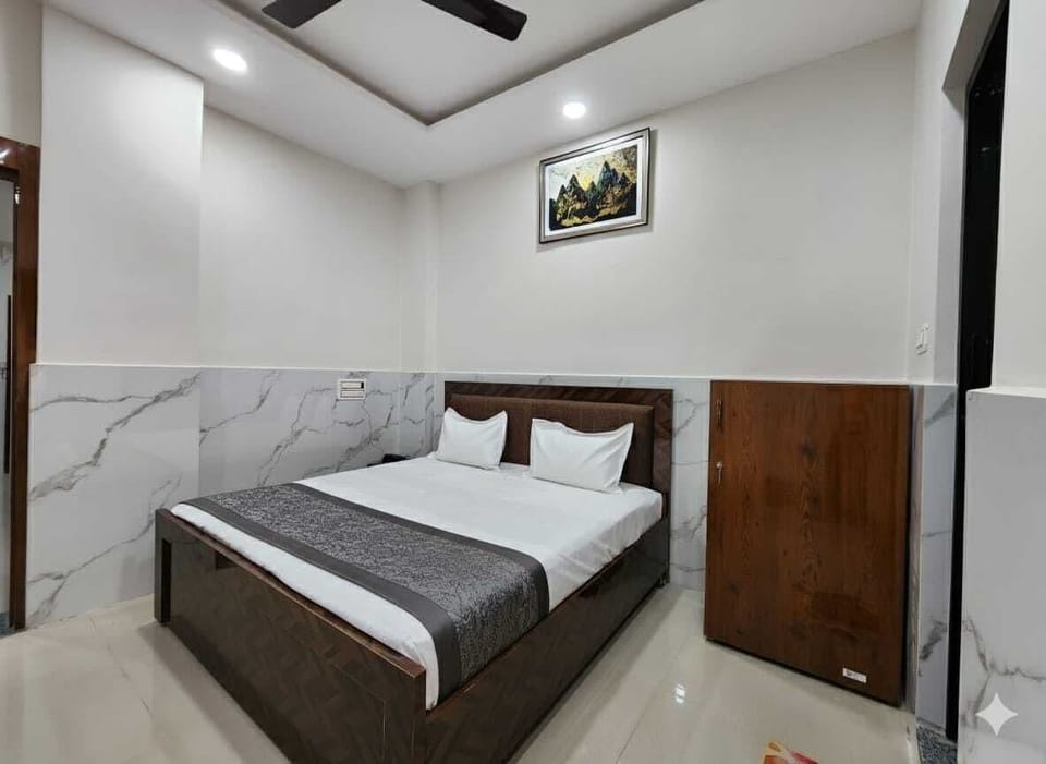 Single Room | Iron/ironing board, free WiFi