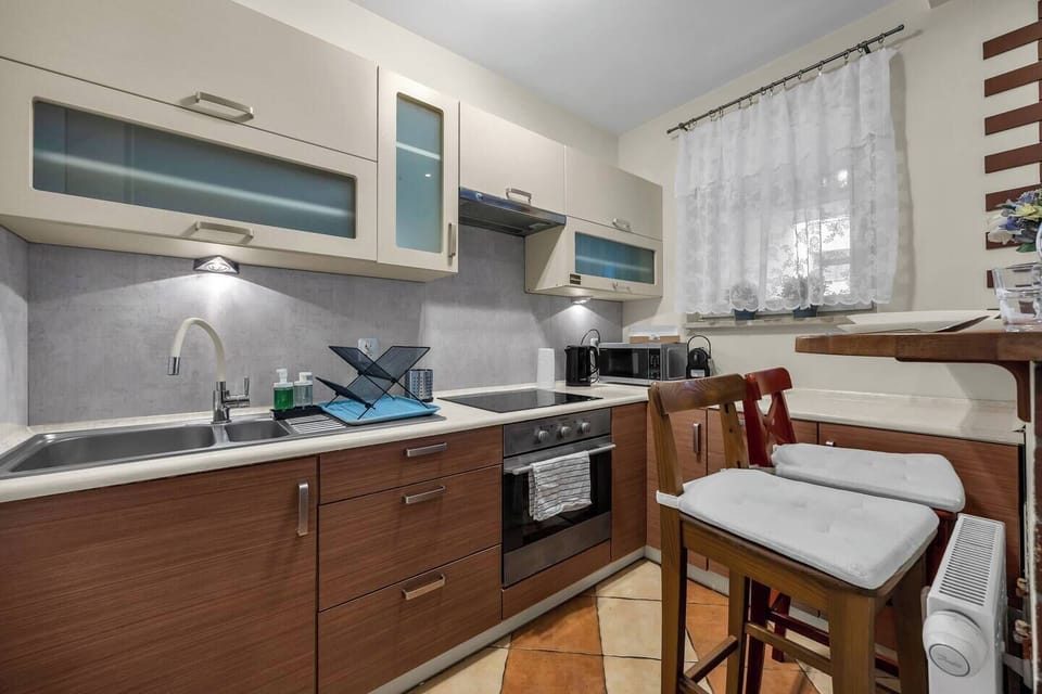 Bright 33m2 Studio Located on 11th Floor - with Swimming Pool, Gym, Private Parking | Book Now with RENTUJEMY