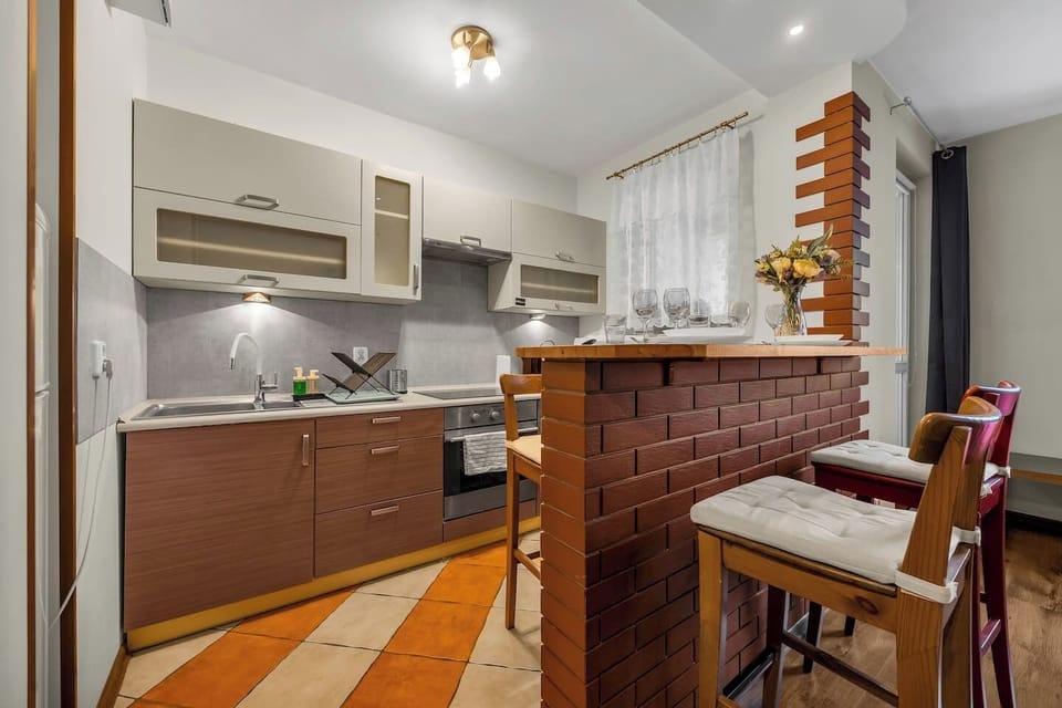 Bright 33m2 Studio Located on 11th Floor - with Swimming Pool, Gym, Private Parking | Book Now with RENTUJEMY