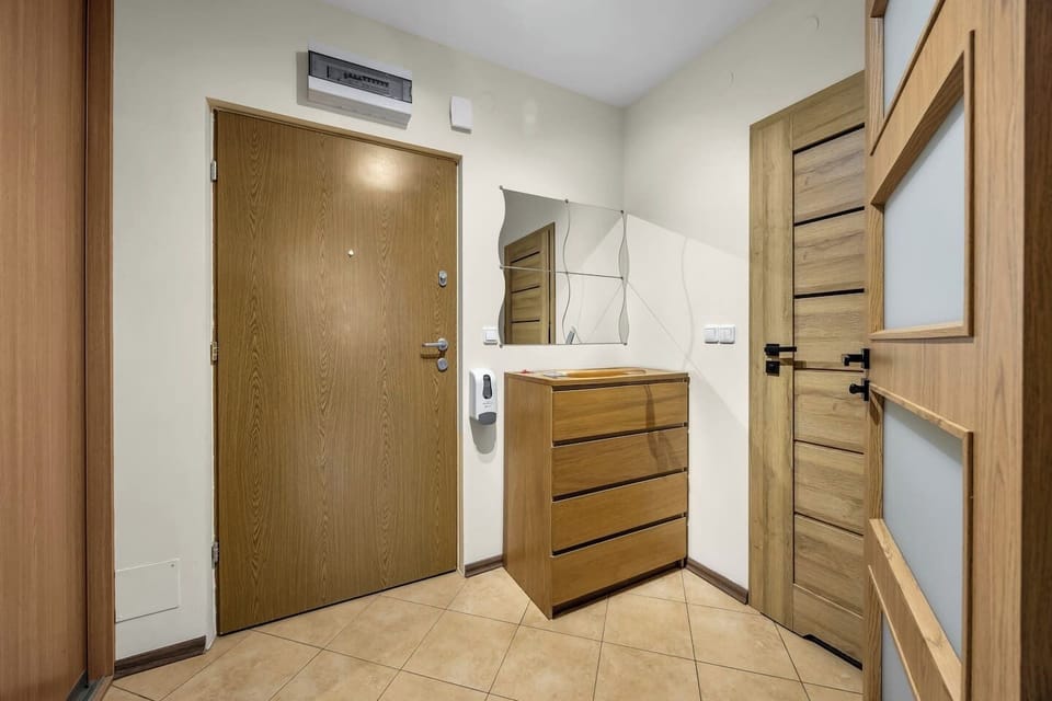 Bright 33m2 Studio Located on 11th Floor - with Swimming Pool, Gym, Private Parking | Book Now with RENTUJEMY