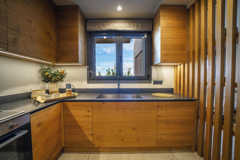 Deluxe Villa | Private kitchen | Full-size fridge, microwave, oven, dishwasher