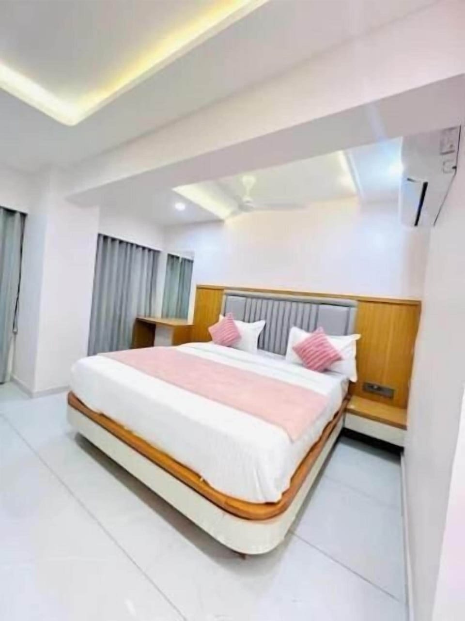 Deluxe Double Room, City View | Iron/ironing board, free WiFi