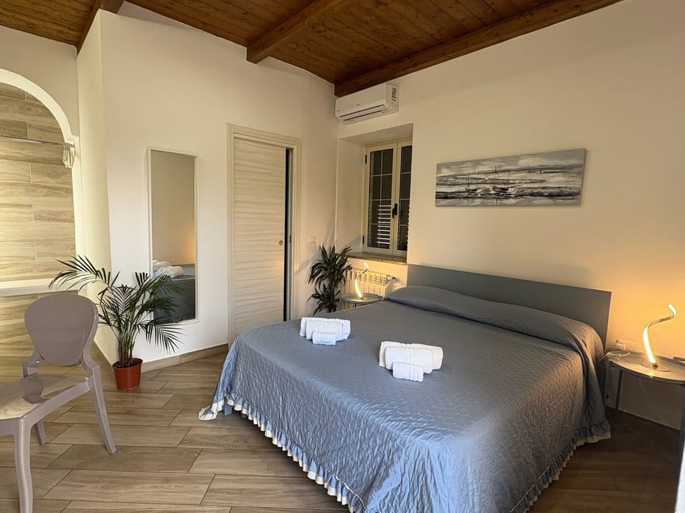 Classic Double Room | Soundproofing, free WiFi, bed sheets