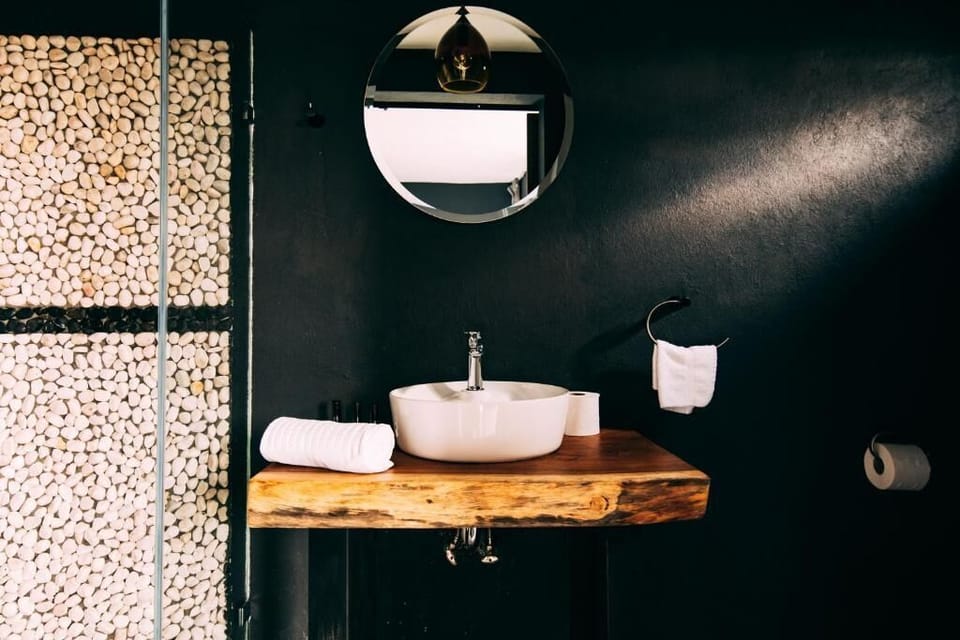 Basic Double Room, Courtyard View | Bathroom | Combined shower/tub, free toiletries, towels, soap
