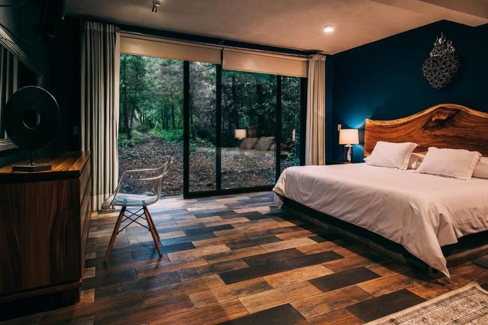 Luxury Suite, Balcony, Mountain View | Laptop workspace