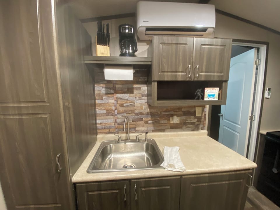 Kitchen w full fridge/oven, counter top microwave. Stocked w cooking ammenities