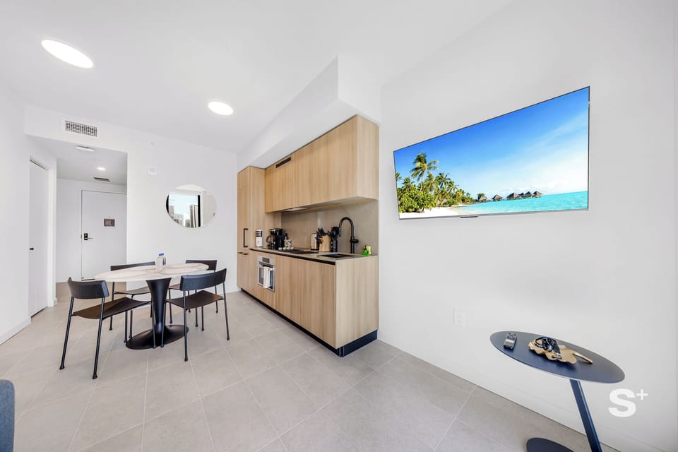 Condo, Balcony, City View | Private kitchen | Toaster, paper towels
