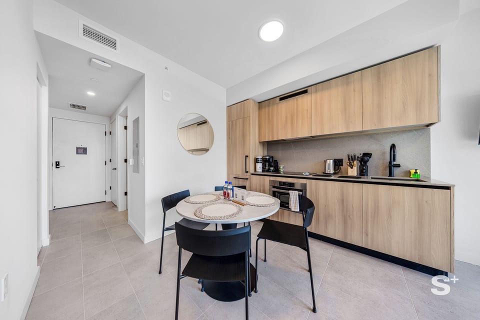 Condo, Balcony, City View | Private kitchen | Toaster, paper towels