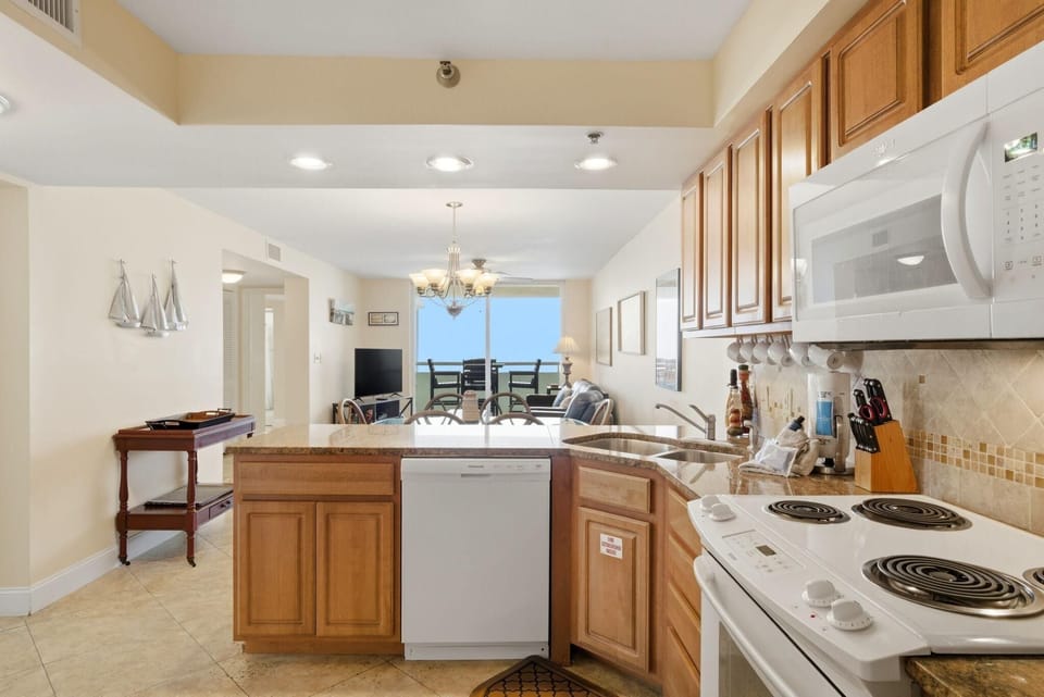 Condo, 1 King Bed with Sofa bed (Perdido Sun 1000) | Private kitchen