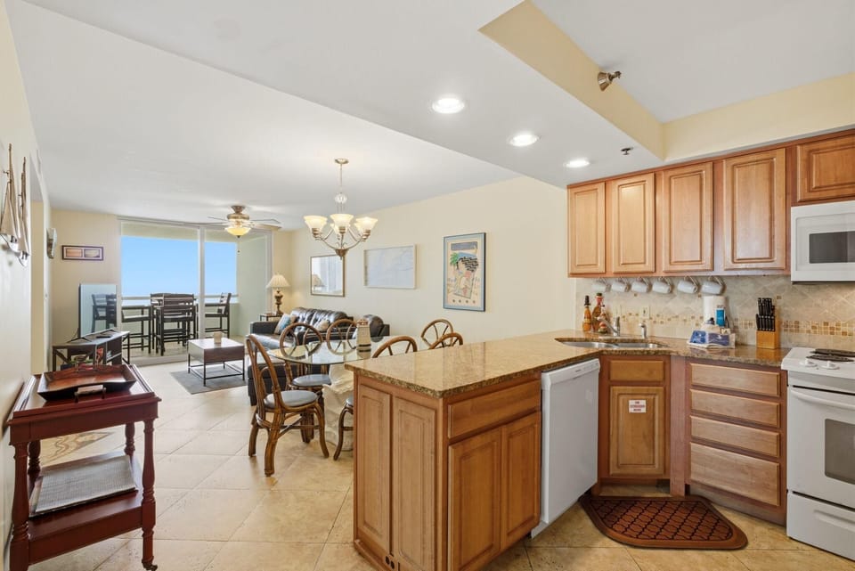 Condo, 1 King Bed with Sofa bed (Perdido Sun 1000) | Private kitchen