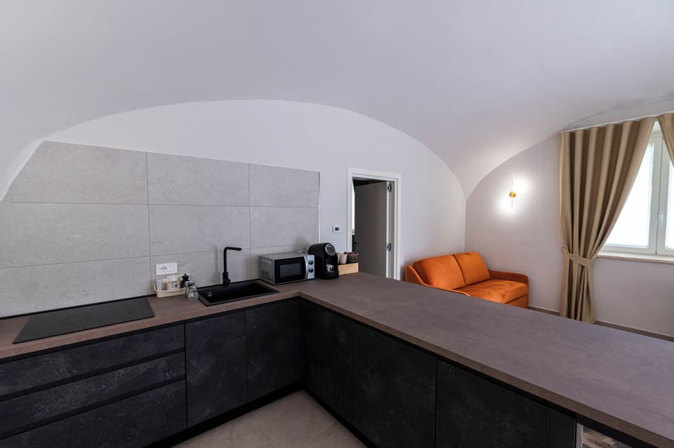 Family Room, Patio, Garden View | Private kitchen