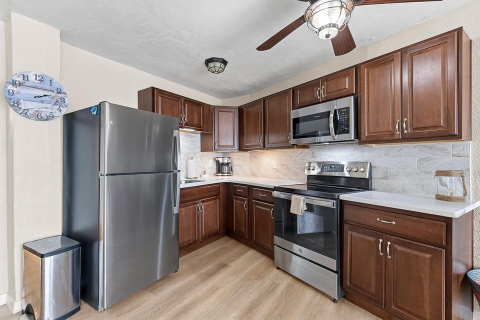 Condo, 1 King Bed with Sofa bed (Daytona Inn Beach Resort 409) | Private kitchen