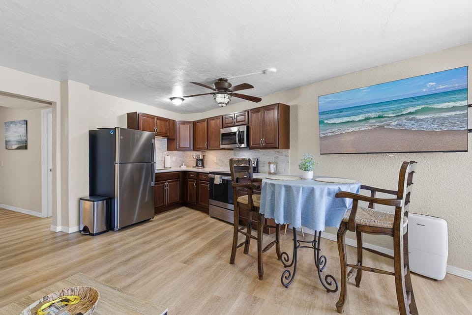 Condo, 1 King Bed with Sofa bed (Daytona Inn Beach Resort 409) | Private kitchen